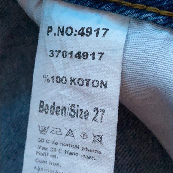 HIGH RISE RIPPED JEANS - Picture 6 of 6